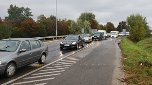 Miért állunk fél órákat a budakalászi Auchan előtti körforgalomnál? 