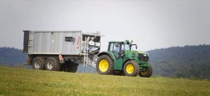 Villanytraktor a John Deere-től