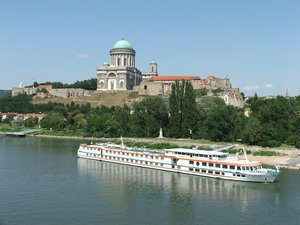 Esztergom a Dunáról
