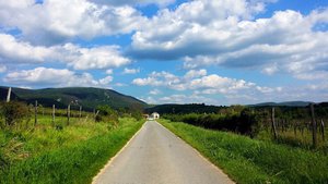 Klastrompusztáról és a Pilisről írt cikket a Travelo