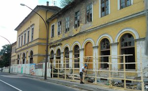 Fürdőszálló: rendezvényház lesz az épületből