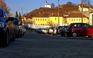 Ingyenes lehet a parkolás Esztergomban
