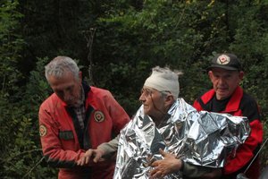 Eltévedt, sérült gombászokat mentettek Klastrompusztánál