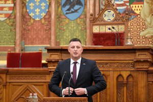 Győrffy Balázs, az Agrárkamara elnöke kesztölci termelőkkel találkozik