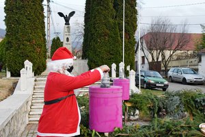 Ma a  Mikulás meggyújtotta a kesztölci adventi koszorú második gyertyáját.