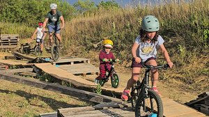 Komplex pálya, különleges élmény: téged is vár a Kesztölci Bringapark!