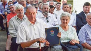 Kesztölc Községért Emlékplakettet vehetett át Szivek Gyula