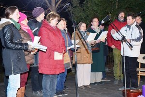 A Templomi Kórus messzehangzó, tiszta éneke