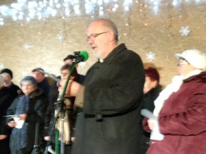 Vöröskői István polgármester Makovics János adventi versével köszöntötte a kesztölcieket