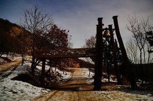 A Pilisi Lélekharangon át haladunk a kápolna felé.