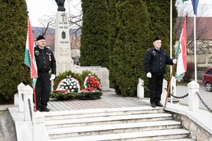 Nemzetőrök díszőrsége a Hősök emlékművénél