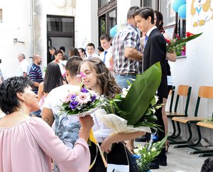 Gyönyörű virágokkal köszöntötték a szülők a ballagókat
